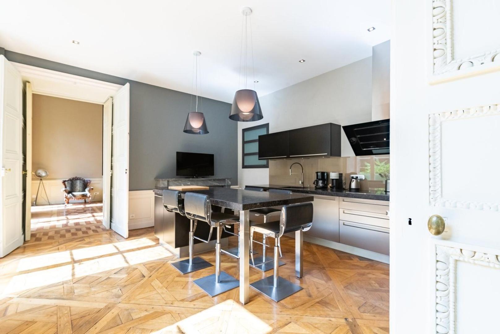Chambellan Des Ducs - Caractere Et Apartment